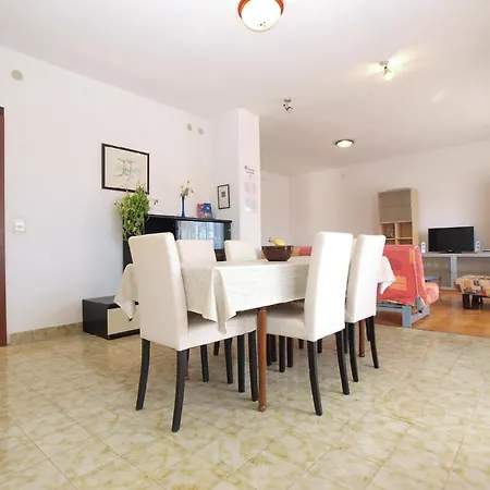 Apartment Fuer 8 Personen Ca 105 Qm In Medulin, Istrien Suedkueste Von Istrien